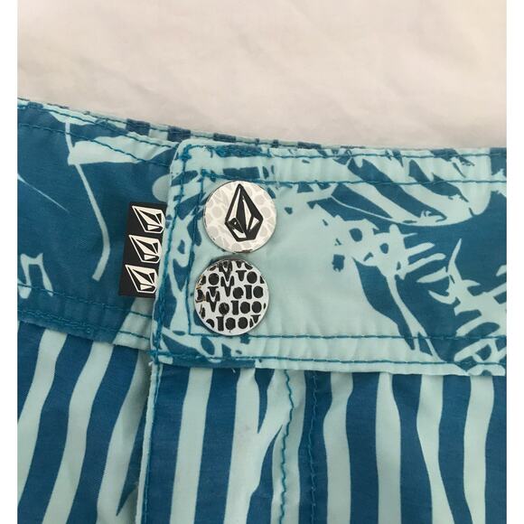 Volcom swim shorts - Picture 2 of 10